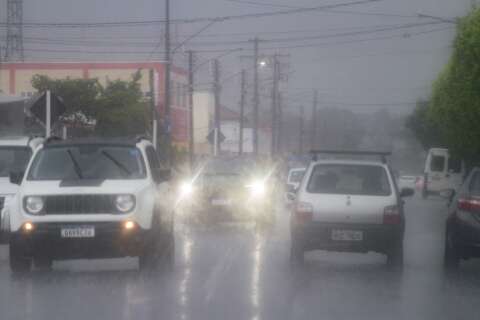 Chuva de 20,4 milímetros foi acompanhada de 435 raios na Capital 