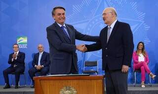 O presidente Jair Bolsonaro e o ministro da Educação, Milton Ribeiro, durante anúncio do reajuste dos professores. Foto: Clauber Cleber Caetano.