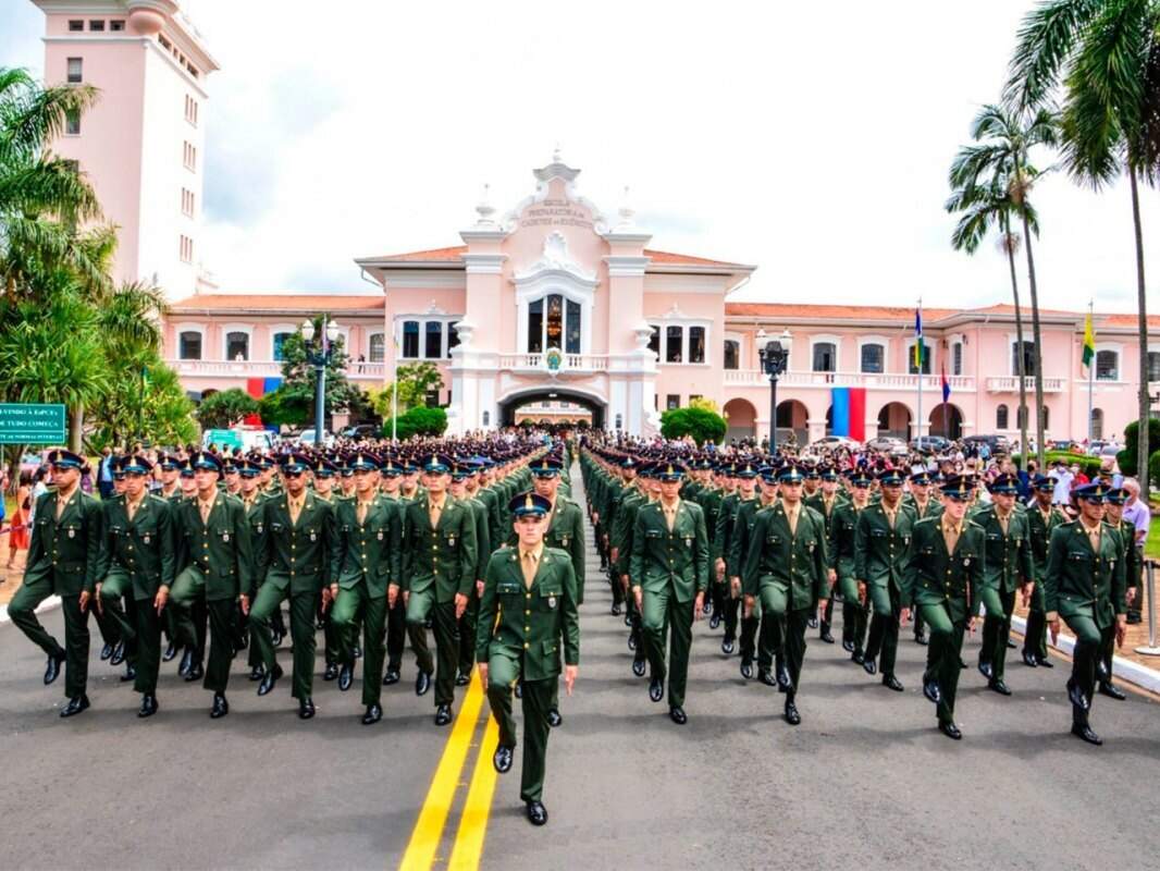 Exército Brasileiro 🇧🇷 on X: Continuam abertas as inscrições para o  concurso de admissão à Escola Preparatória de Cadetes do Exército.   #BraçoForte #VemSerCadete   / X