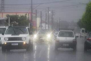 Chuva no Bairro Tiradentes, durante a tarde desta quinta-feira (03). (Foto: Marcos Maluf)