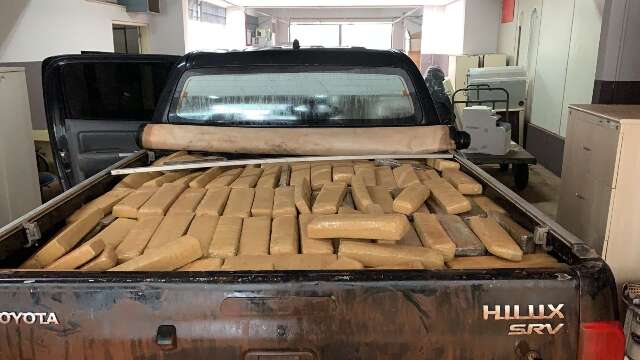 Traficante &eacute; flagrado pela PF com 1,4 tonelada de maconha em caminhonete 
