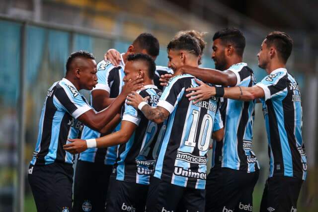 Gr&ecirc;mio vence o Guarany por 2 a 0 e assume a lideran&ccedil;a do Gauch&atilde;o 