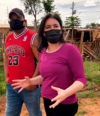 Simone visita moradores de barracos e atribui falta de casas &agrave; infla&ccedil;&atilde;o no pa&iacute;s