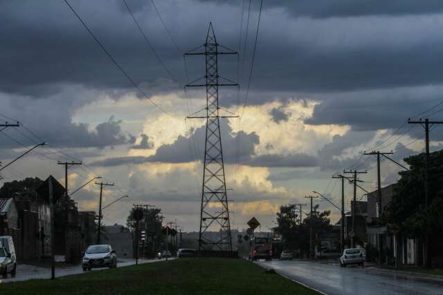 Alerta: Capital e 27 cidades ter&atilde;o chuva e ventos de at&eacute; 100 km/h