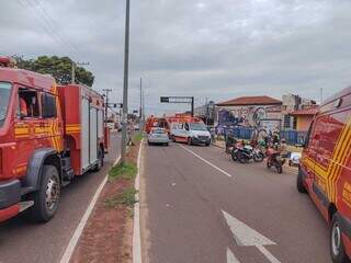 Acidente envolveu seis veículos na avenida. (Foto: Marcos Maluf)