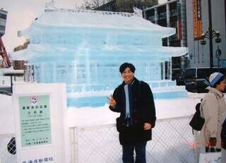 Silvio no Festival da Neve em 1996, em Hokkaido. (Foto: Arquivo Pessoal)