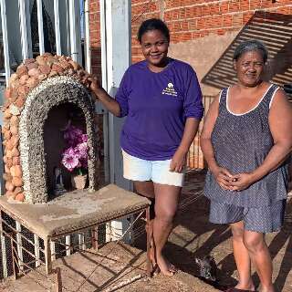 Quem v&ecirc; 3 santas na porta de casa n&atilde;o imagina terror que m&atilde;e j&aacute; viveu