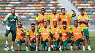 Jogadores do Palmeiras em momento de descontração no treino. (Foto: Divulgação)
