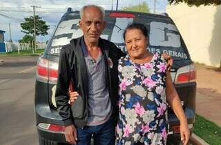 Maria e Manoel após reencontro em Três Lagoas. (Foto: Polícia Civil)