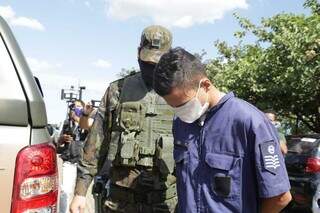 Militar foi preso na tarde de ontem e da Deam, foi transferido para carceragem na Base Aérea de Campo Grande. (Foto: Kísie Ainoã)