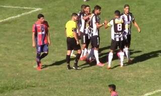 Equipe do Operário comemorando um dos gols marcados na goleada de 5 a 0 (Imagem: Reprodução)