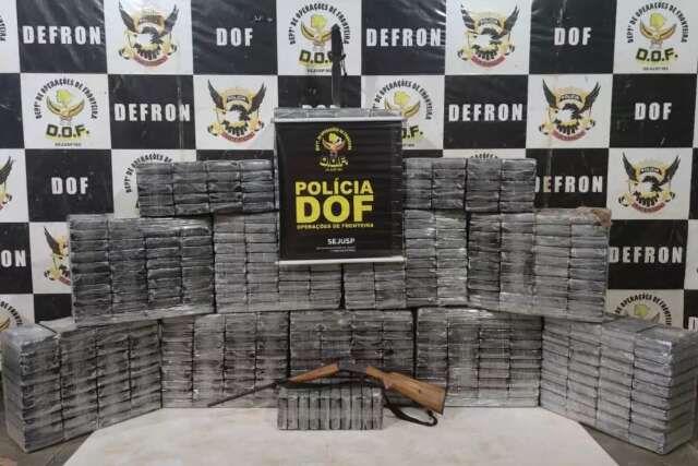 Coca&iacute;na que seria transportada de avi&atilde;o &eacute; encontrada enterrada em fazenda