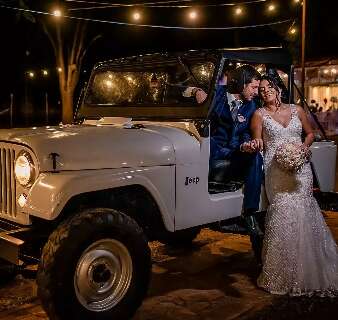 Jeep “Burro Branco” de 1967 vira a maior atração em casamento