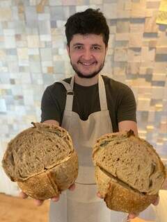 Pedro faz pães de fermentação natural e com farinha integral. (Foto: Arquivo Pessoal)