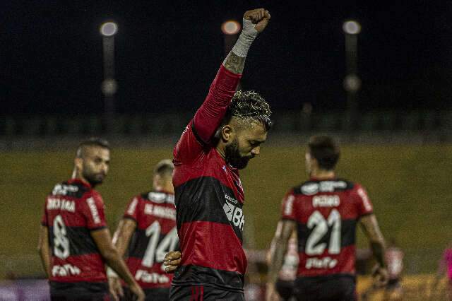 Em duelo com gol contra, Flamengo vence o Audax por 2 a 1