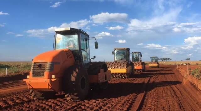 Avan&ccedil;a pavimenta&ccedil;&atilde;o de rodovia no sul de Mato Grosso do Sul
