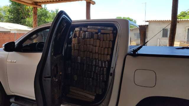 Traficante abandona Hilux carregada com R$ 2,8 milh&otilde;es em maconha