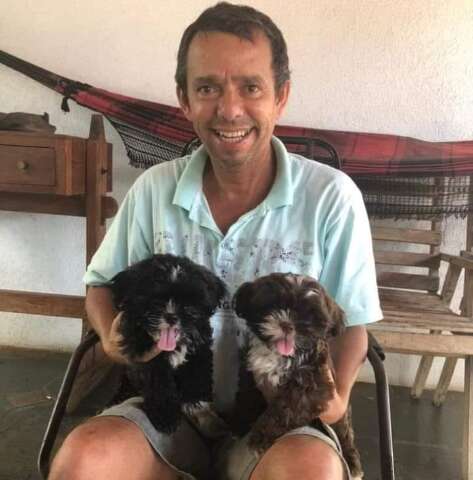 Ao tentar consertar fia&ccedil;&atilde;o de resid&ecirc;ncia, homem cai do telhado e morre 