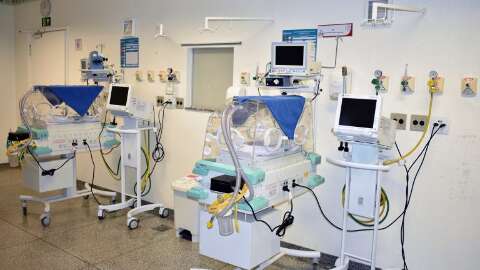 Prefeitura ativa cinco novos leitos de UTI neonatal na Santa Casa