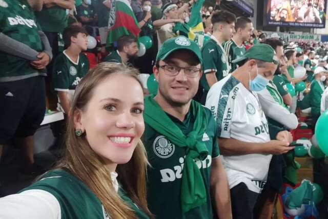 Corinthiana vira palmeirense por amor e acompanha Mundial ao lado do marido