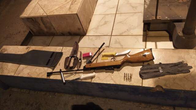 Policia Ambiental prende professor com rifle ilegal rumo &agrave; ca&ccedil;ada