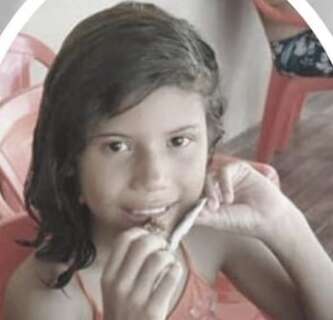 Menina de 9 anos morre afogada após ter cabelo sugado em piscina 