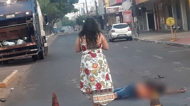 Pol&iacute;cia investiga se homem atropelado quis se jogar em frente a caminh&atilde;o de lixo
