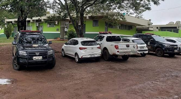 Homem sobe em carroceria de caminh&atilde;o, cai embaixo de roda e morre 