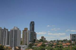 Sol brilha forte neste domingo com calor de 39&ordm;C e baixa umidade em MS