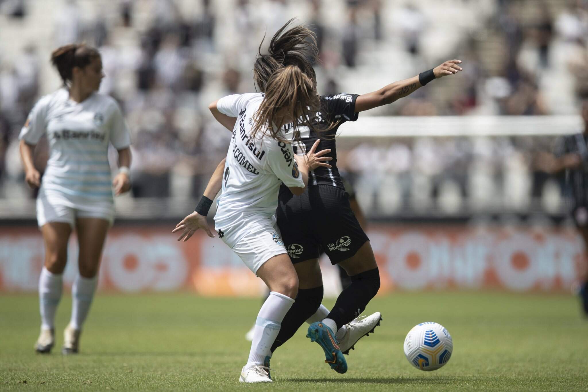 Corinthians vence Grêmio com gol aos 48 e conquista Supercopa