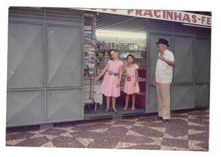 Iza viveu a infância no Centro de Campo Grande, onde o pai tinha banca. (Foto: Arquivo Pessoal)