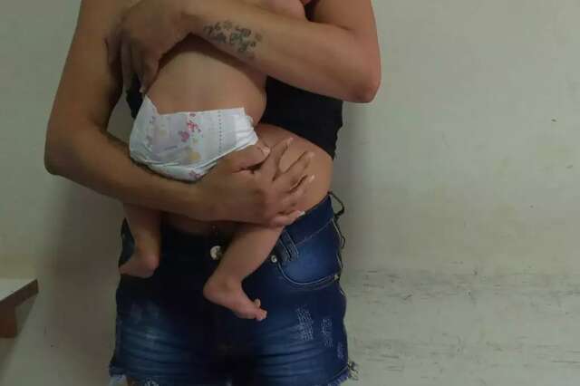 Sem vacinar beb&ecirc;, casal que brigou b&ecirc;bado na rua pode responder por neglig&ecirc;ncia