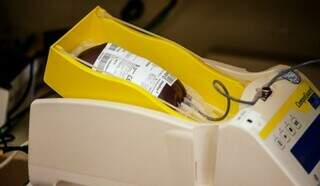 Bolsa de sangue sendo coletada no Hemosul. (Foto: Arquivo | Governo de MS)