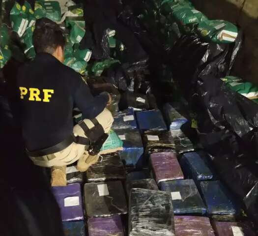 Casal &eacute; preso em MG com 7,5 milh&otilde;es em maconha abastecida em MS