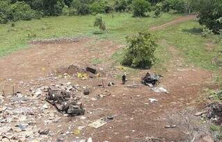 Local do acidente, onde caminhão ficou completamente destruído. (Foto. Jardim MS News)