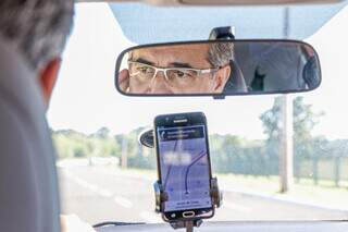 Motorista de aplicativo durante trabalho na Capital. (Foto: Arquivo/Campo Grande News)