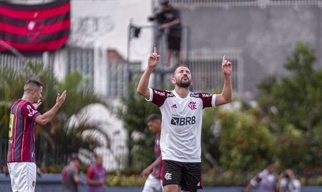 Flamengo bate Madureira e alcan&ccedil;a lideran&ccedil;a provis&oacute;ria no Carioca