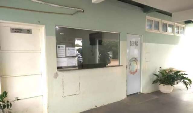 Jovens s&atilde;o esfaqueados ap&oacute;s confus&atilde;o por cigarro em conveni&ecirc;ncia