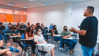 Alunos durante aulas da 1ª edição do curso de assistente de RH (Foto: Divulgação | PMCG)