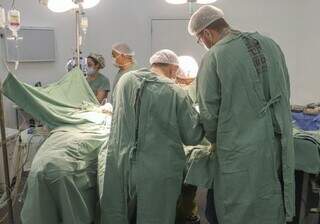 Cirurgia de captação sendo realizada na Santa Casa. (Foto: Divulgação Santa Casa)