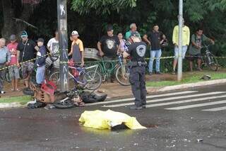 Motociclista &ldquo;furou&rdquo; sinal vermelho em acidente que matou a m&atilde;e