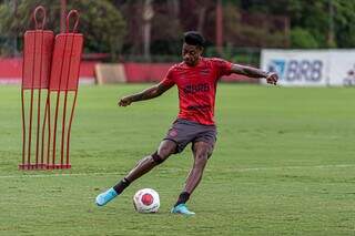 Atacante Bruno Henrique se recupera de lesão e poderá ser surpresa nesta quarta-feira. (Foto: Paula Reis/Flamengo)