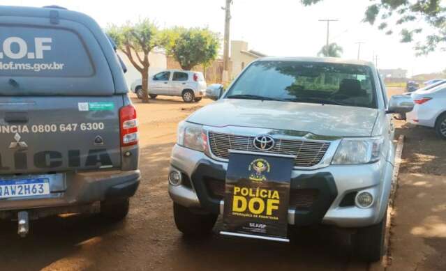 Pol&iacute;cia persegue assaltantes e prende quatro levando Hilux para o Paraguai