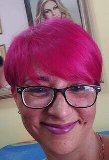 Em 2018, Márcia pintou o cabelo de rosa. (Foto: Arquivo Pessoal)