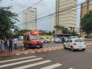 Acidente aconteceu na manhã desta sexta-feira (18) no Centro de Campo Grande (Foto: Marcos Maluf)