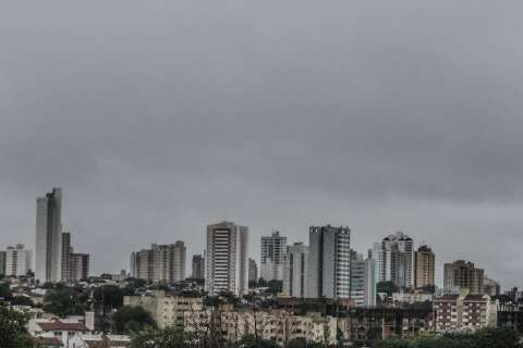 Com dia nublado, Capital tem alerta de ventos de at&eacute; 100 km e tempestade