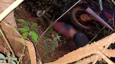 Homem &eacute; encontrado morto em lagoa ao lado de motocicleta