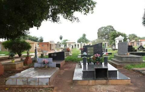 Superlotados, cemitérios públicos da Capital só abrem vagas com exumações