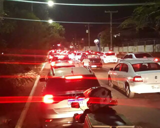 Congestionamento na Avenida Presidente Ernesto Geisel. (Foto: Direto das Ruas) 