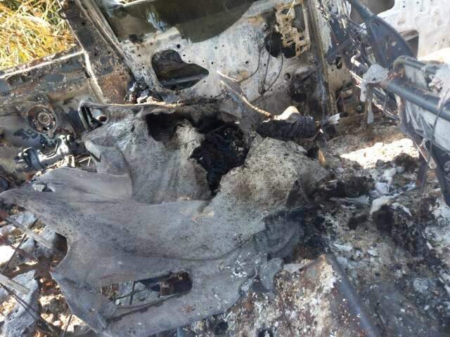 Corpo &eacute; encontrado incinerado dentro de SUV na fronteira do Paraguai 